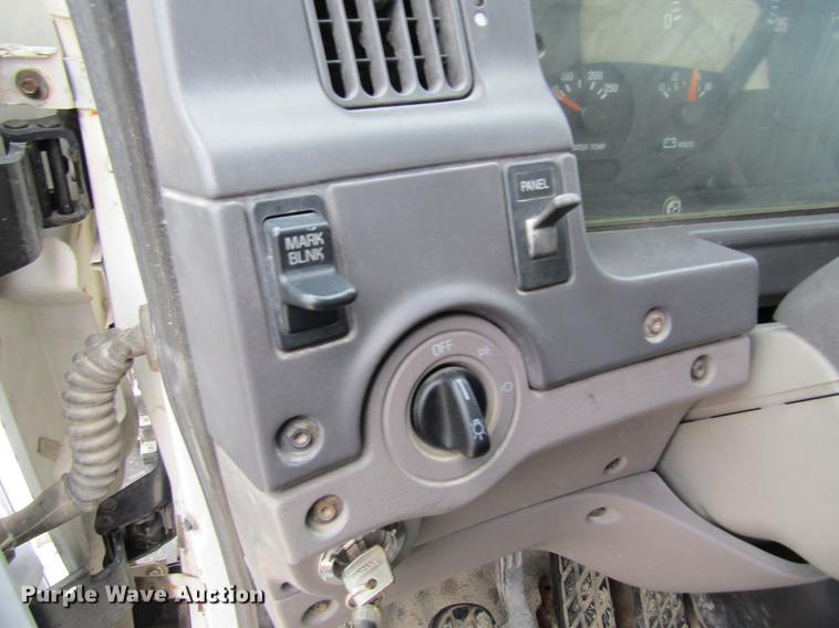 image for item DC4305 2000 Sterling L7500 tank truck