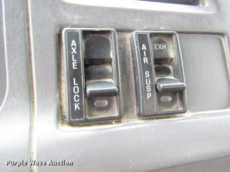 image for item DC4305 2000 Sterling L7500 tank truck