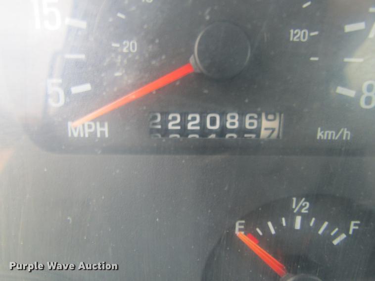 image for item DC4305 2000 Sterling L7500 tank truck