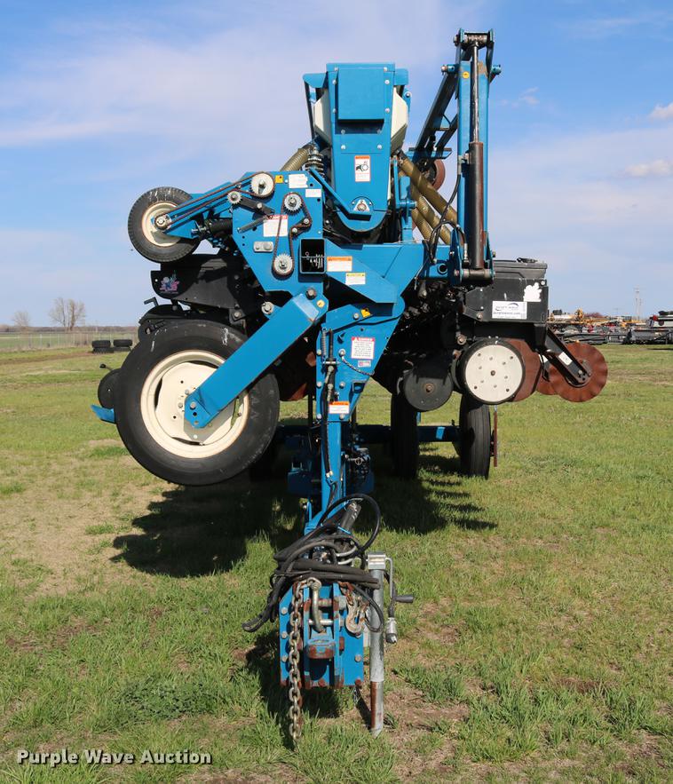 image for item DC7575 2005 Kinze 3650 split row no-till planter