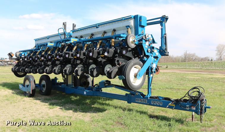 image for item DC7575 2005 Kinze 3650 split row no-till planter