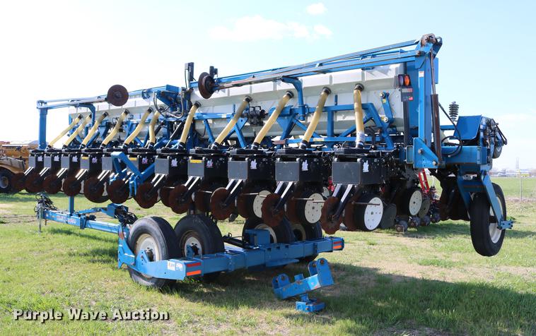 image for item DC7575 2005 Kinze 3650 split row no-till planter