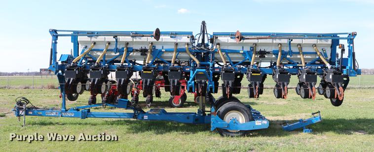image for item DC7575 2005 Kinze 3650 split row no-till planter