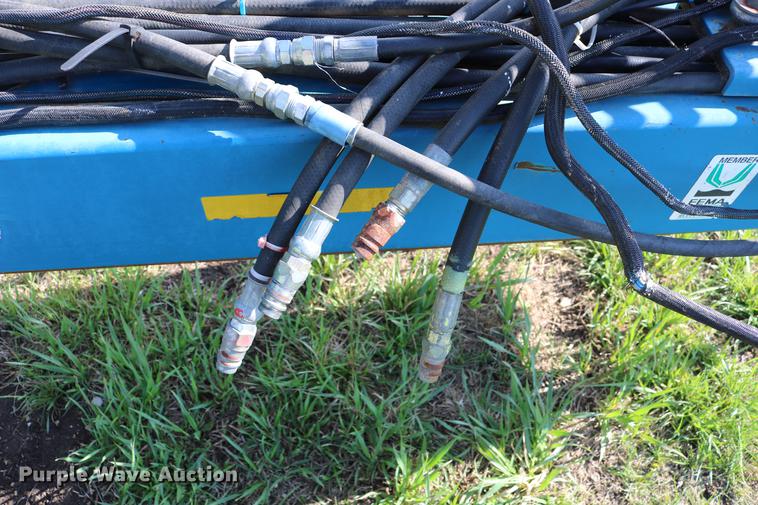 image for item DC7575 2005 Kinze 3650 split row no-till planter