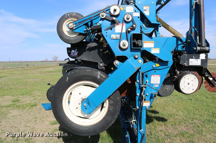 image for item DC7575 2005 Kinze 3650 split row no-till planter