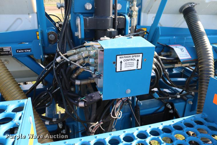 image for item DC7575 2005 Kinze 3650 split row no-till planter