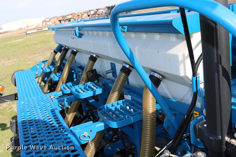 image for item DC7575 2005 Kinze 3650 split row no-till planter