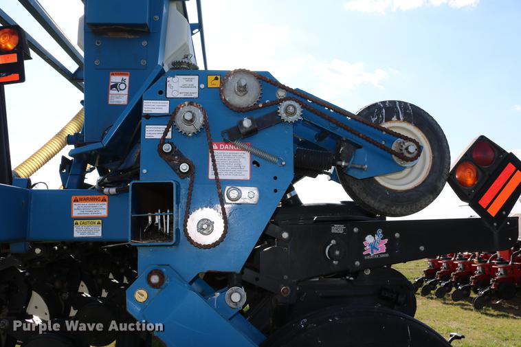 image for item DC7575 2005 Kinze 3650 split row no-till planter
