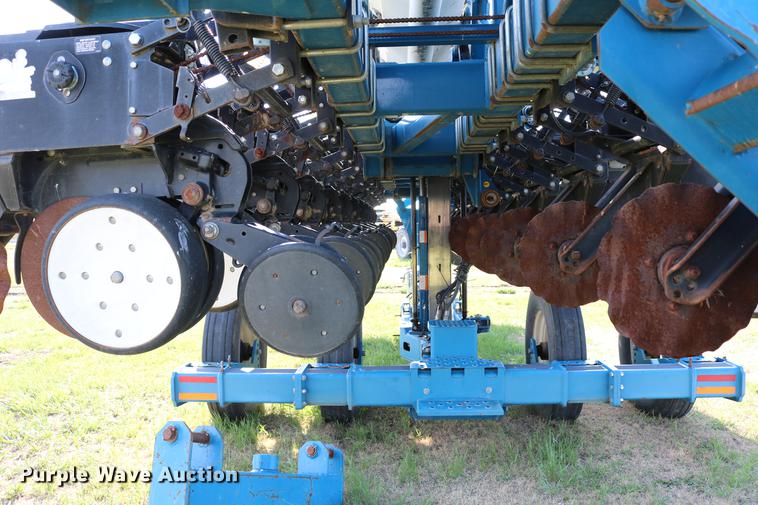 image for item DC7575 2005 Kinze 3650 split row no-till planter