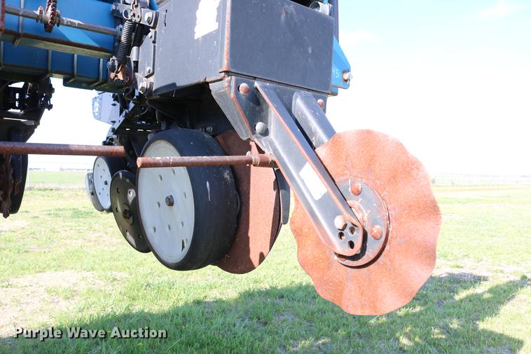 image for item DC7575 2005 Kinze 3650 split row no-till planter