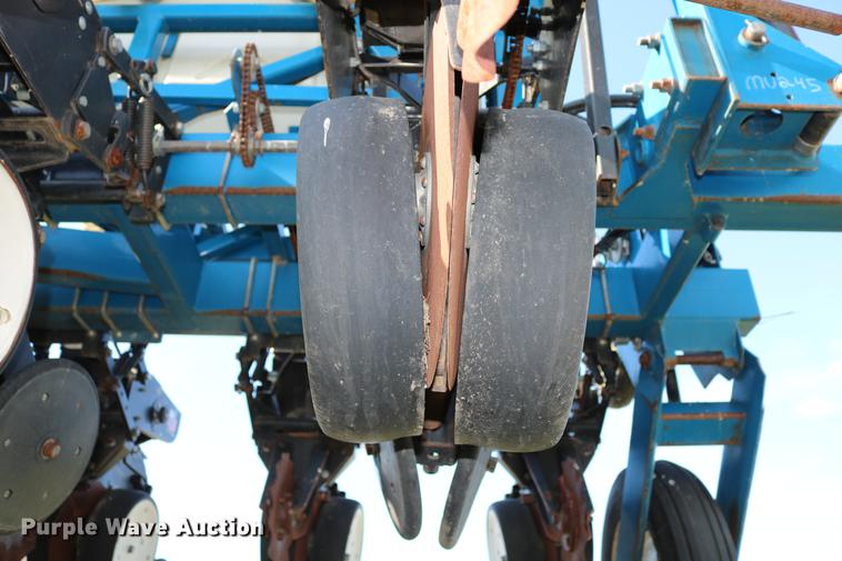 image for item DC7575 2005 Kinze 3650 split row no-till planter