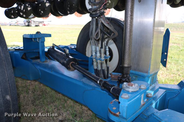 image for item DC7575 2005 Kinze 3650 split row no-till planter