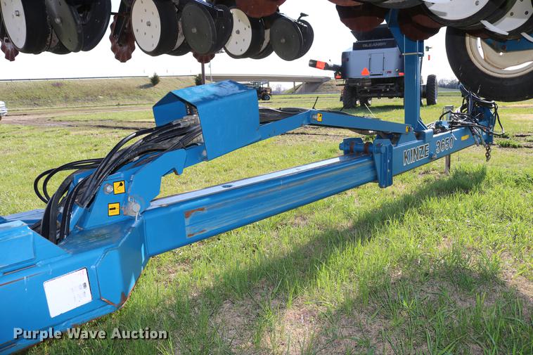 image for item DC7575 2005 Kinze 3650 split row no-till planter