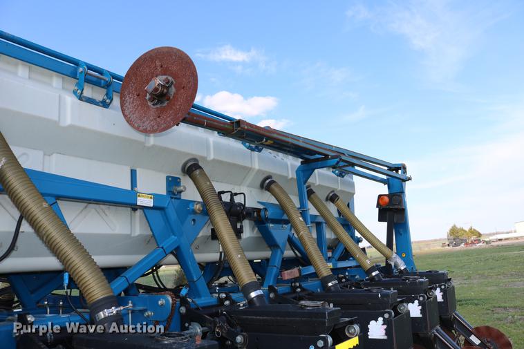 image for item DC7575 2005 Kinze 3650 split row no-till planter