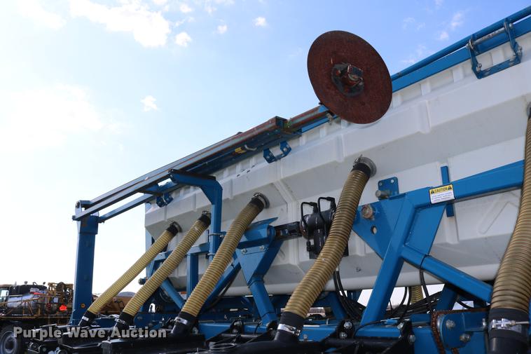 image for item DC7575 2005 Kinze 3650 split row no-till planter