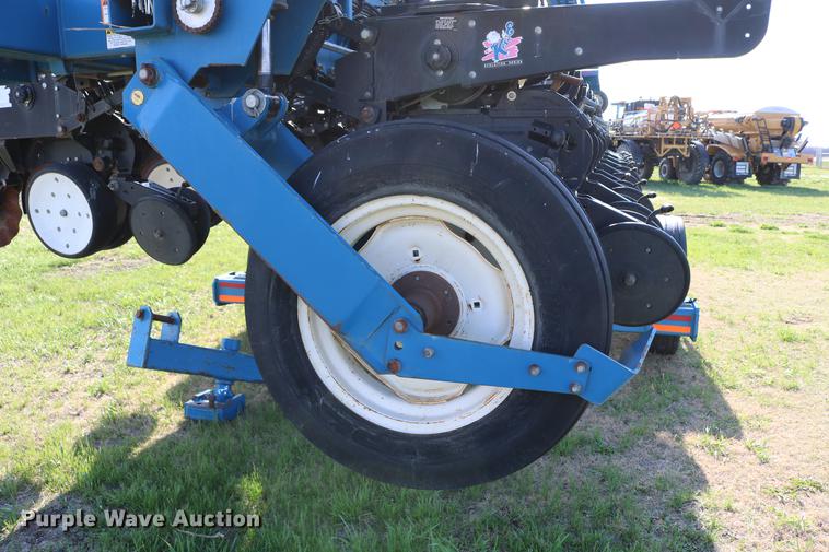 image for item DC7575 2005 Kinze 3650 split row no-till planter