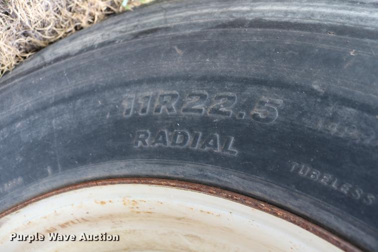 image for item DC7575 2005 Kinze 3650 split row no-till planter