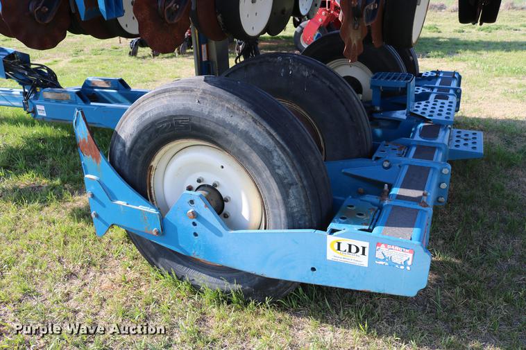 image for item DC7575 2005 Kinze 3650 split row no-till planter