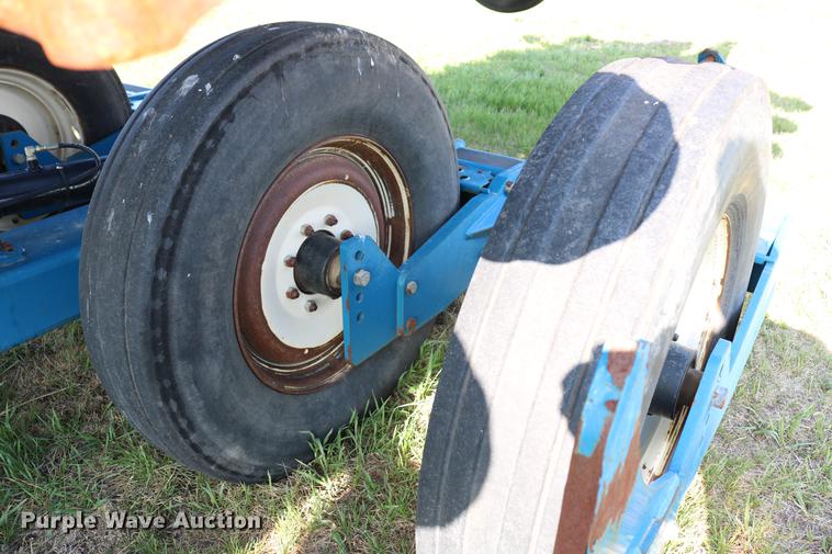 image for item DC7575 2005 Kinze 3650 split row no-till planter