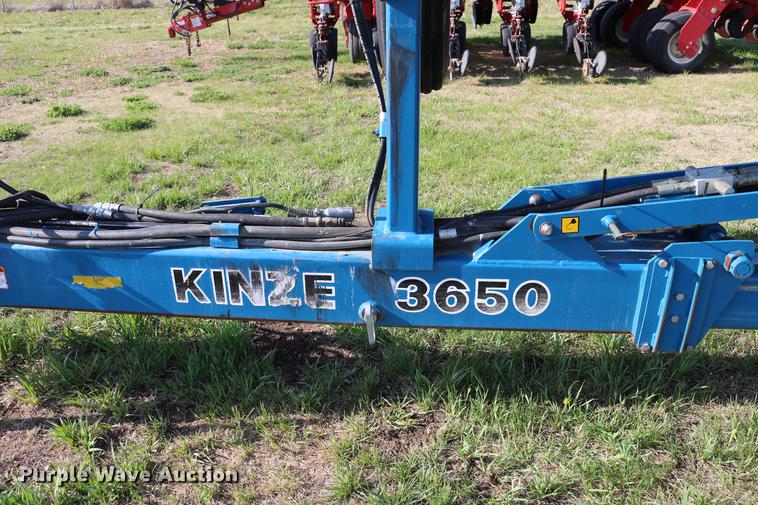 image for item DC7575 2005 Kinze 3650 split row no-till planter
