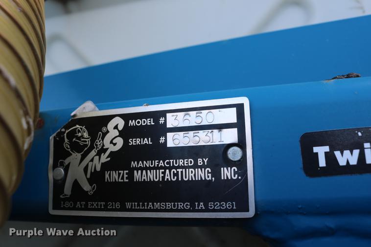image for item DC7575 2005 Kinze 3650 split row no-till planter