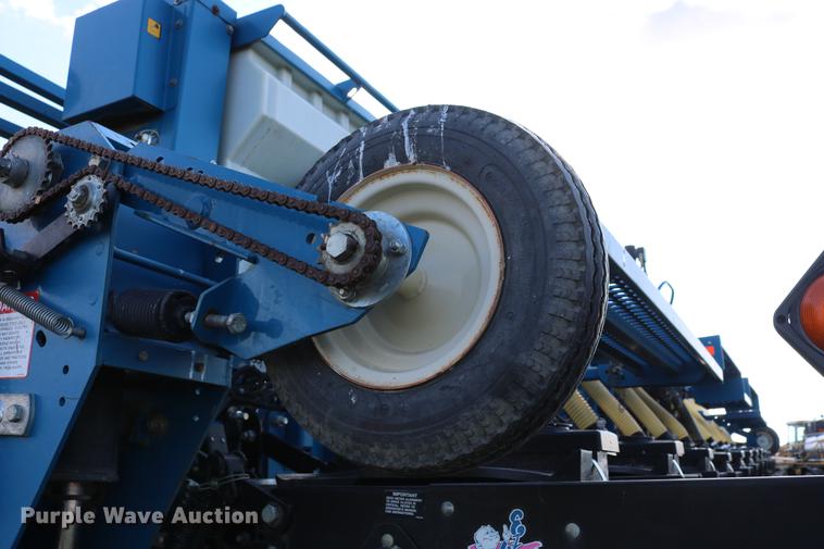 image for item DC7575 2005 Kinze 3650 split row no-till planter