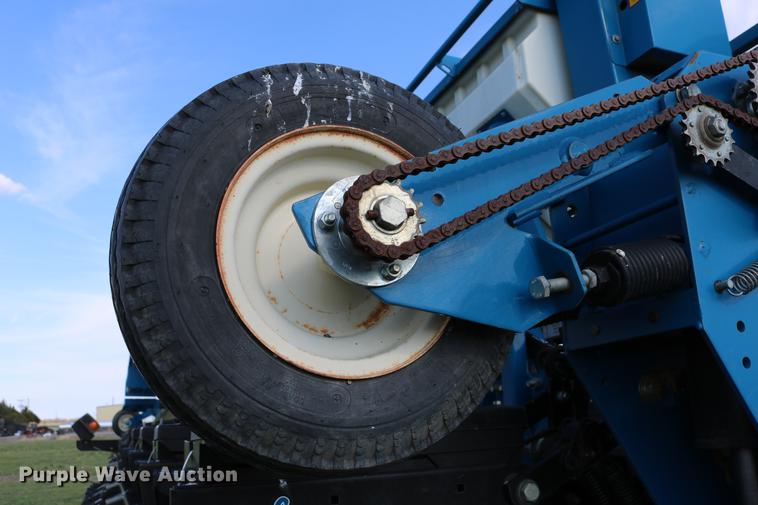 image for item DC7575 2005 Kinze 3650 split row no-till planter