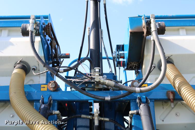 image for item DC7575 2005 Kinze 3650 split row no-till planter
