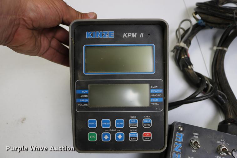 image for item DC7575 2005 Kinze 3650 split row no-till planter