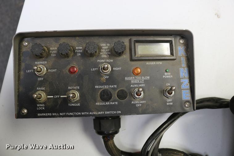 image for item DC7575 2005 Kinze 3650 split row no-till planter