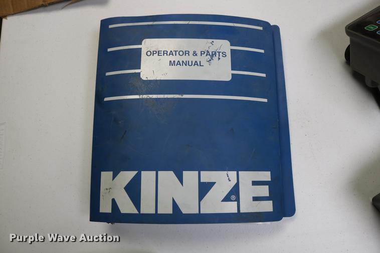 image for item DC7575 2005 Kinze 3650 split row no-till planter