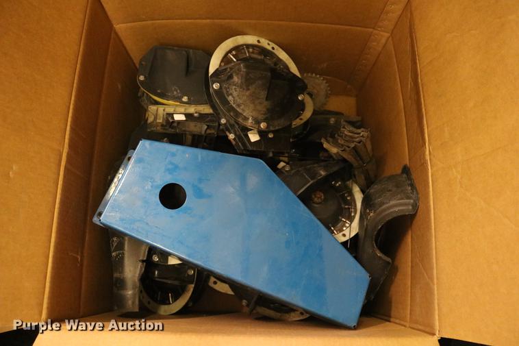 image for item DC7575 2005 Kinze 3650 split row no-till planter