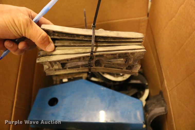 image for item DC7575 2005 Kinze 3650 split row no-till planter