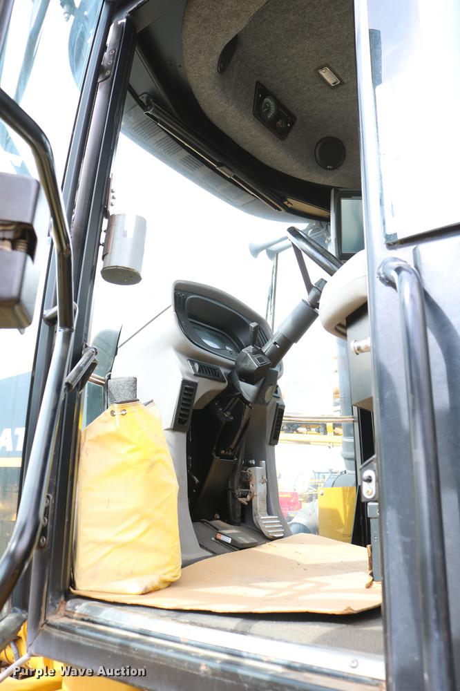 image for item DC7577 2008 Ag-Chem RoGator 1286C sprayer