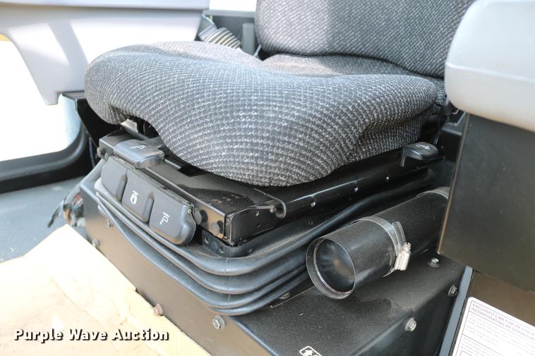 image for item DC7577 2008 Ag-Chem RoGator 1286C sprayer