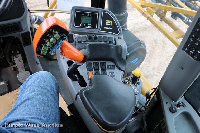 image for item DC7577 2008 Ag-Chem RoGator 1286C sprayer