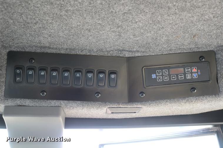 image for item DC7577 2008 Ag-Chem RoGator 1286C sprayer