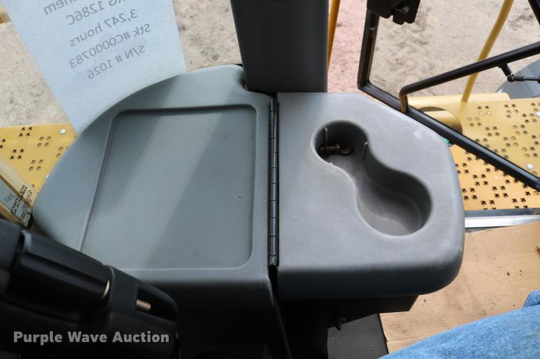 image for item DC7577 2008 Ag-Chem RoGator 1286C sprayer