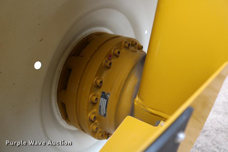 image for item DC7577 2008 Ag-Chem RoGator 1286C sprayer