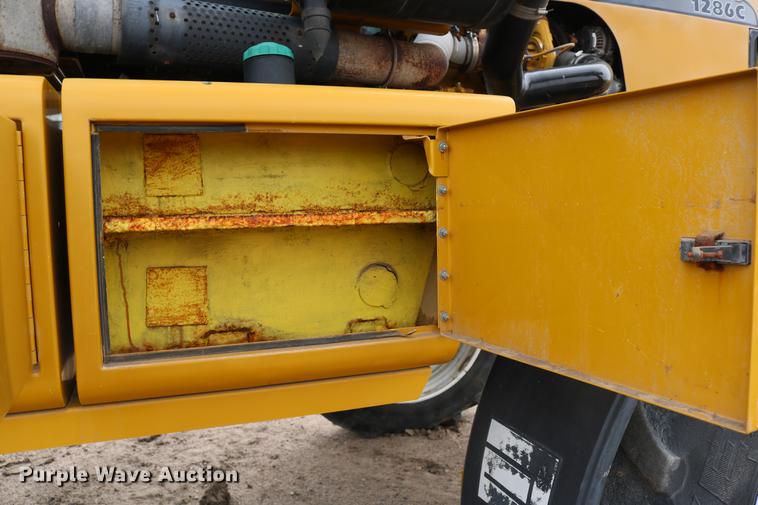 image for item DC7577 2008 Ag-Chem RoGator 1286C sprayer