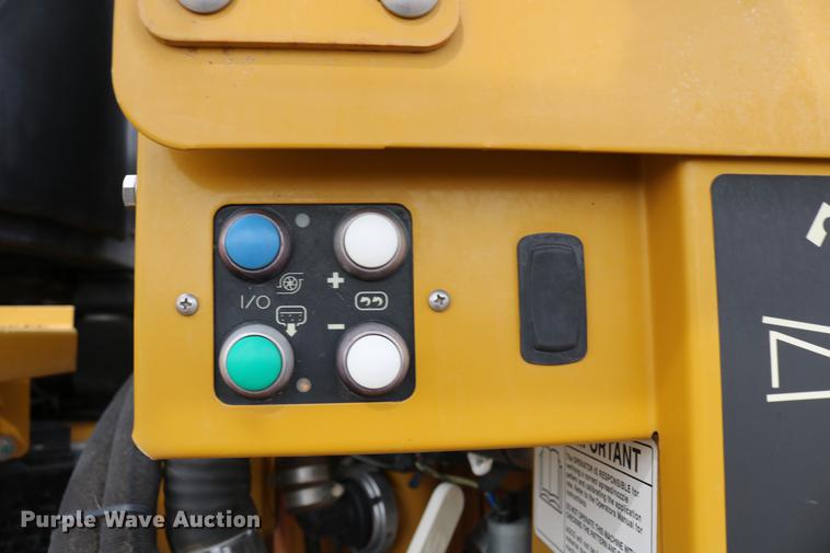 image for item DC7577 2008 Ag-Chem RoGator 1286C sprayer