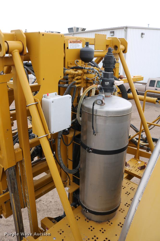 image for item DC7577 2008 Ag-Chem RoGator 1286C sprayer