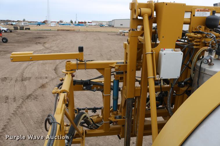 image for item DC7577 2008 Ag-Chem RoGator 1286C sprayer
