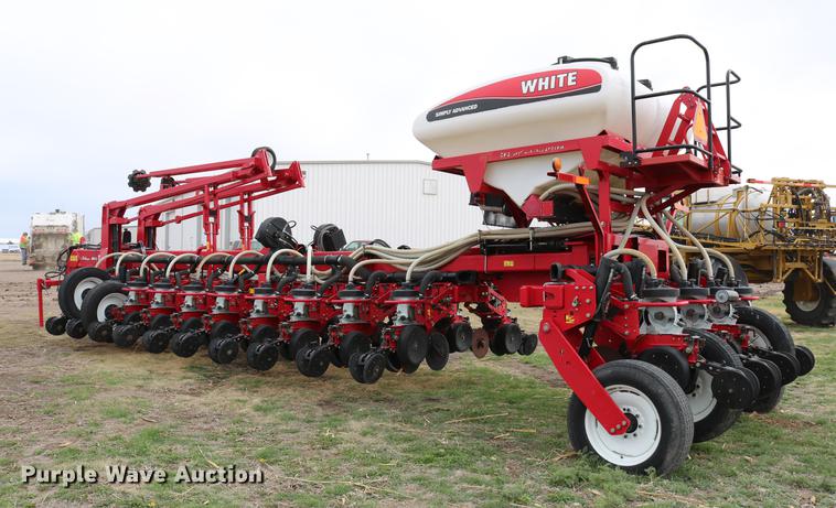 image for item DC7578 2010 AGCO 8824 planter