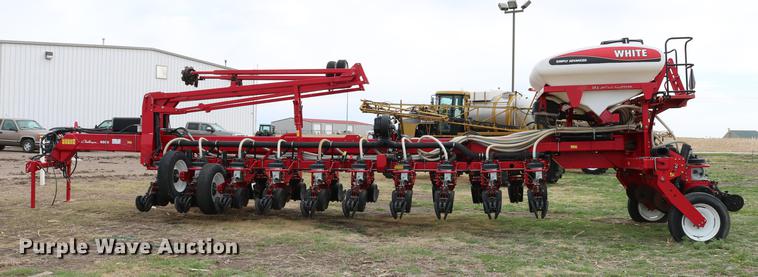 image for item DC7578 2010 AGCO 8824 planter