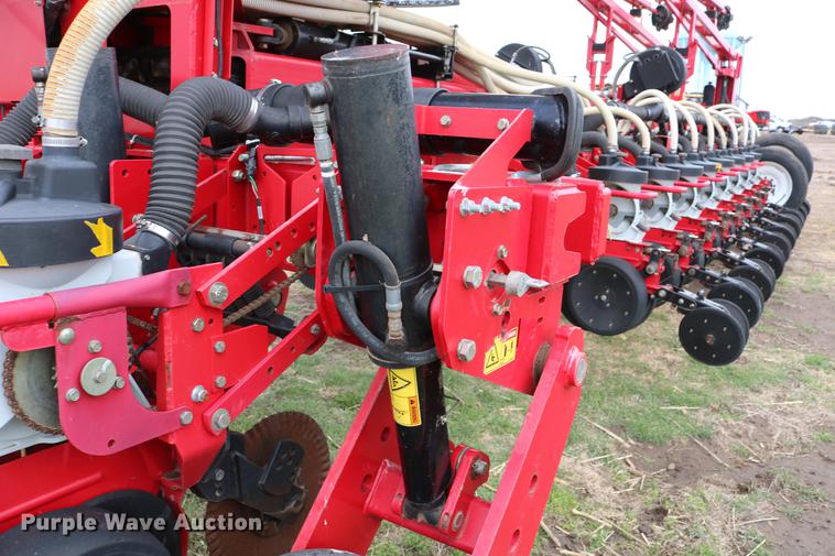 image for item DC7578 2010 AGCO 8824 planter
