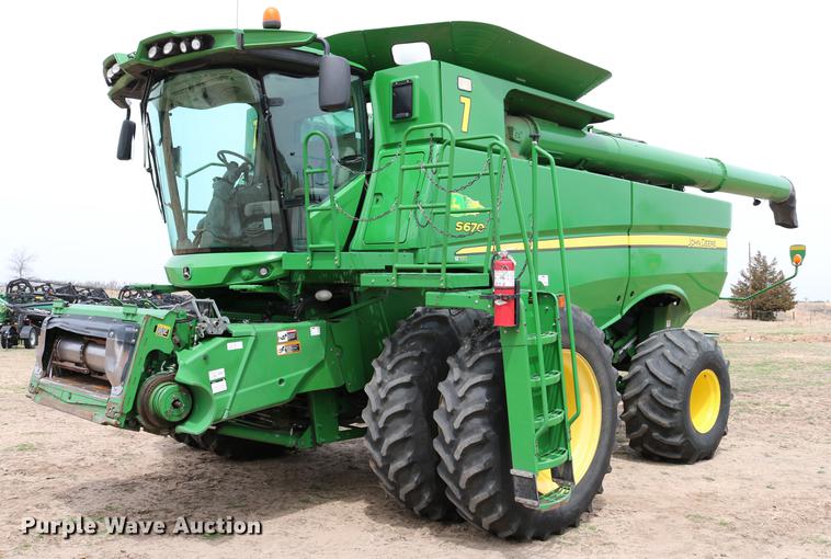 image for item DC7617 2012 John Deere S670 combine