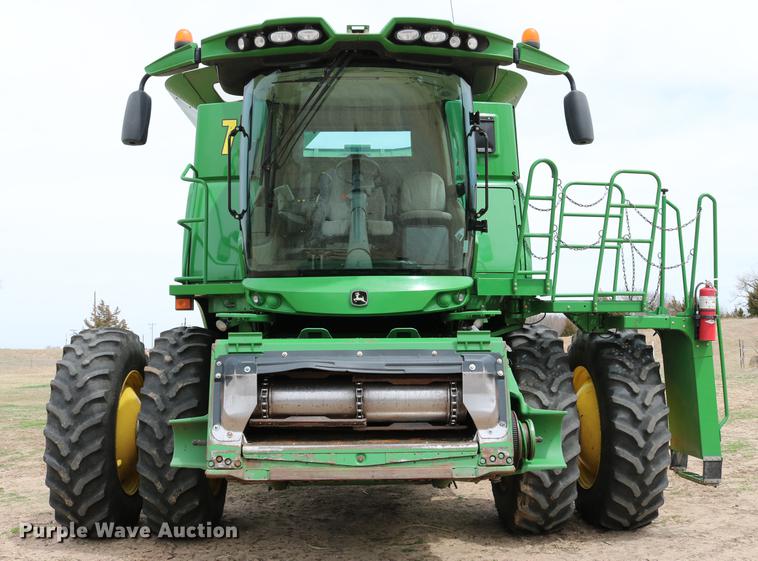 image for item DC7617 2012 John Deere S670 combine