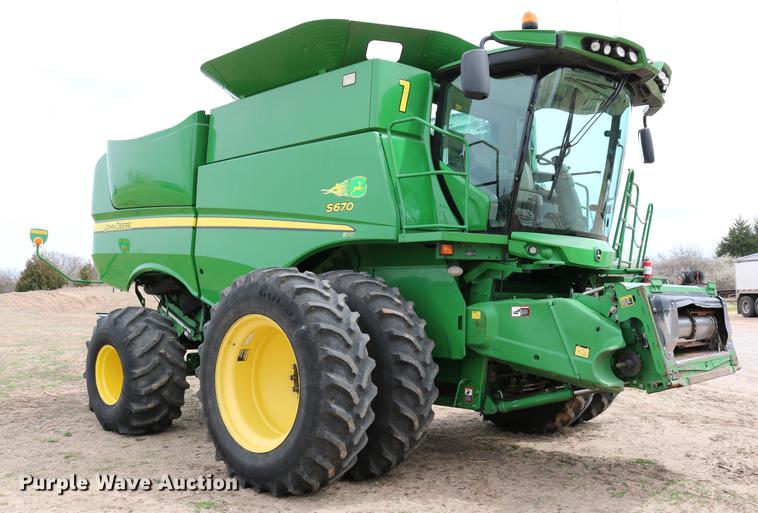 image for item DC7617 2012 John Deere S670 combine