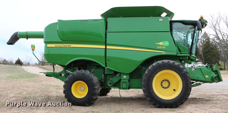 image for item DC7617 2012 John Deere S670 combine